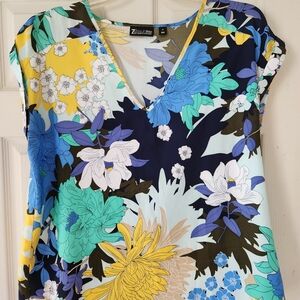 Women's loose fitting summer top NWOT.
